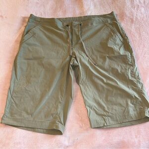 Columbia green long shorts drawstring hiking pockets size 16
